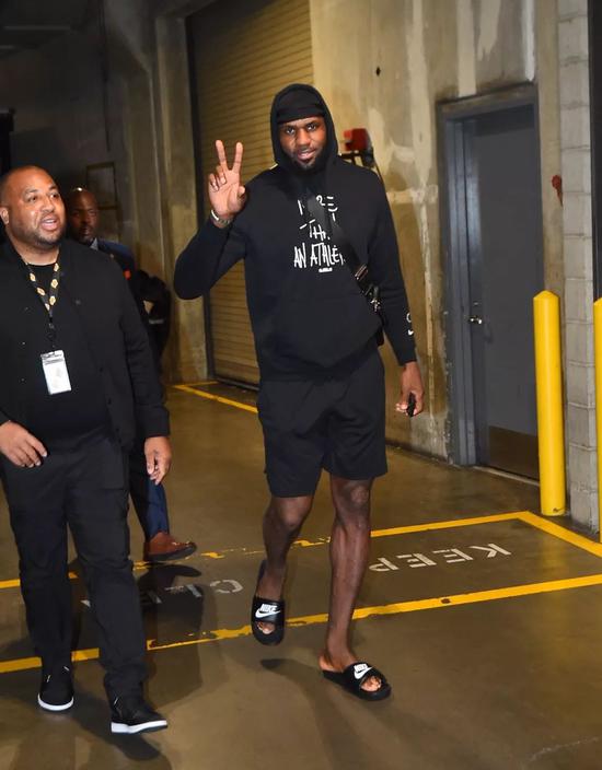 在与强硬对 在与强硬对