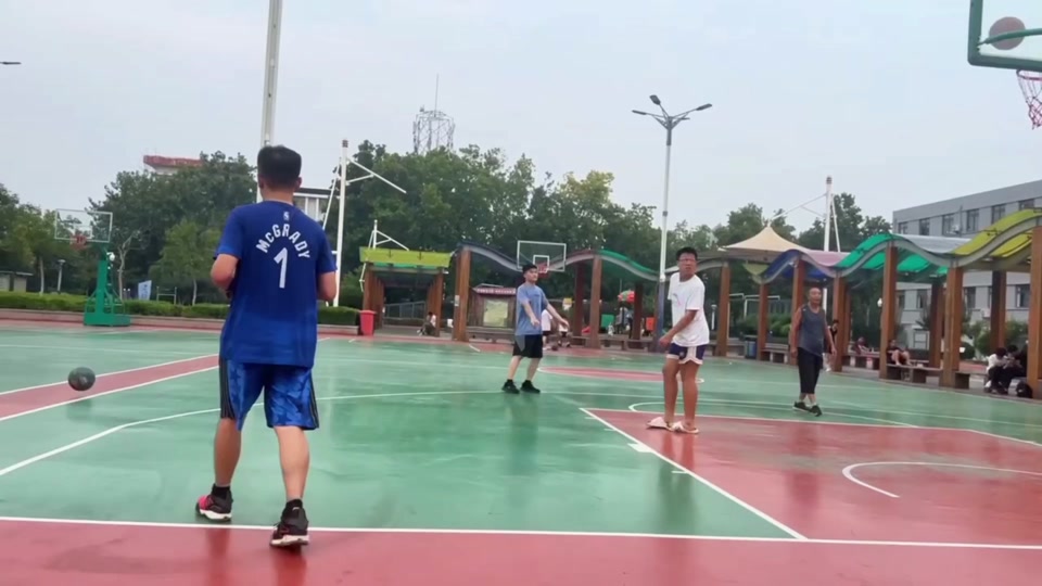 一位曾效力 一位曾效力